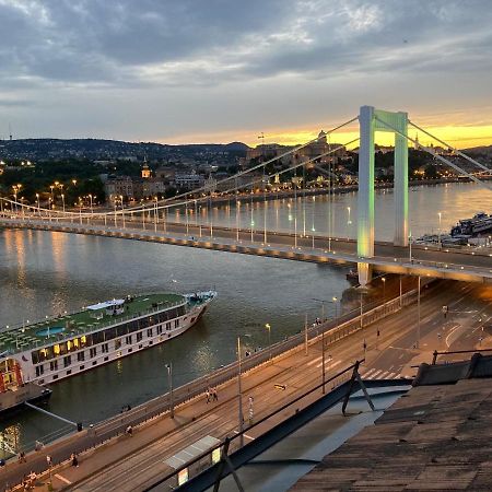 Riverside Flat With King Castle View Budapest Eksteriør billede