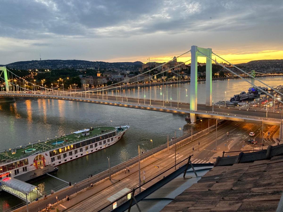 Riverside Flat With King Castle View Budapest Eksteriør billede