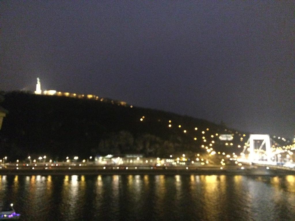 Riverside Flat With King Castle View Budapest Eksteriør billede