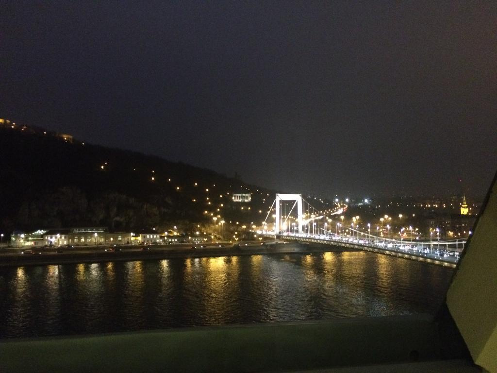 Riverside Flat With King Castle View Budapest Eksteriør billede