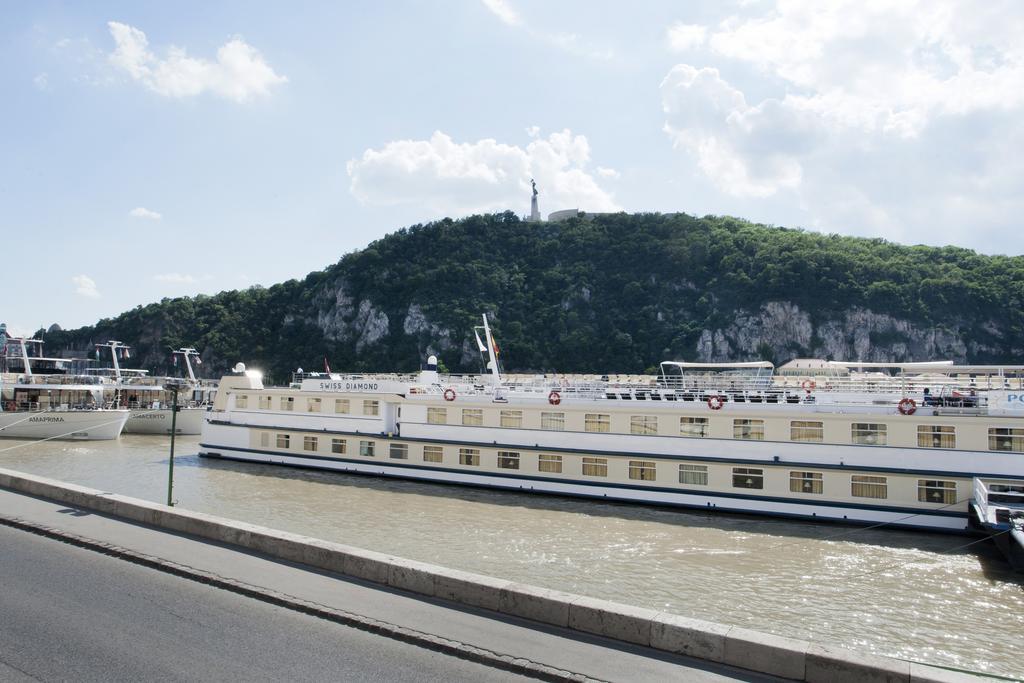 Riverside Flat With King Castle View Budapest Eksteriør billede